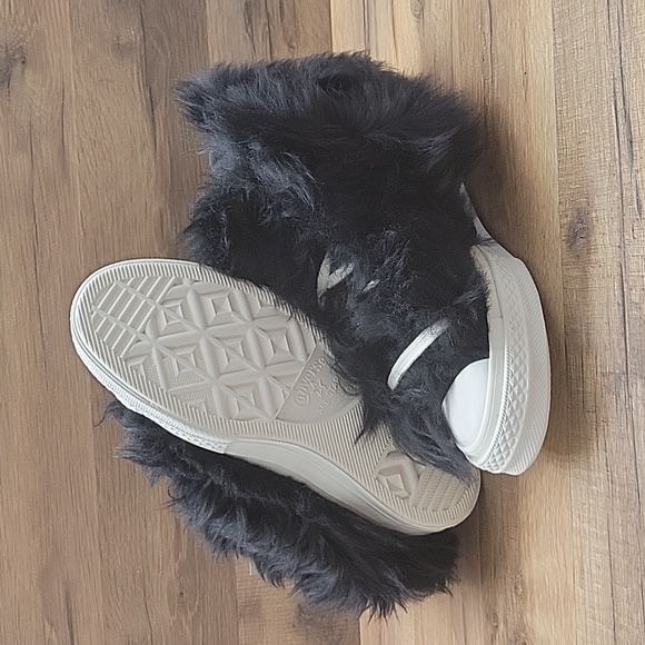 Converse high top Brand new in the box. - Picture 3 of 13